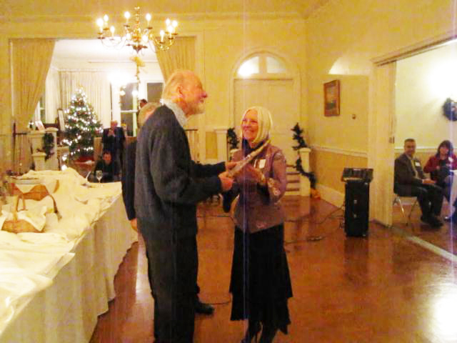 Pete Seeger receiving award from Barrett art Center