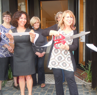 Betsy Jacaruso (center) cuts the ribbon for her new gallery in Rhinebeck, NY. She will continue to offer Watercolor classes at this location. betsyjacarusostudio.com