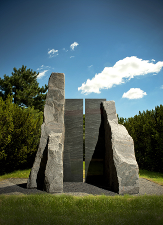 Elyn Zimmerman, Portal Lethe,1992, granite, 123 x 96 x 81 inches, On loan from the New Orleans Museum of Art, Gift of Donna Perret Rosen and Benjamin M. Rosen, photo: Ken Ek